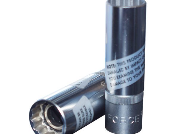 1/2"DR. MAGNATIC SPARK PLUG SOCKET 18MM 70MML