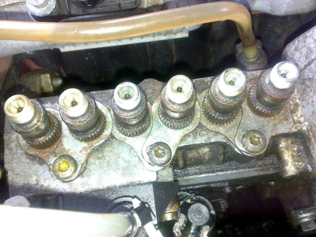 Force Mercedes Benz Diesel Injection Pump Valve Socket