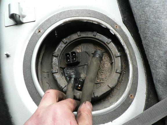 Force Adjustable Fuel Tank Lid Remover