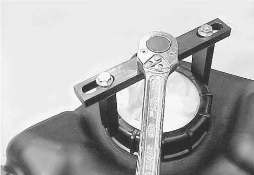 Force Adjustable Fuel Tank Lid Remover
