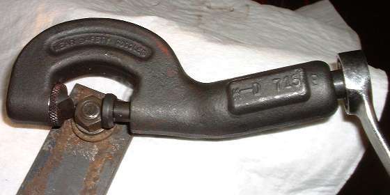 Force Universal nut cracker